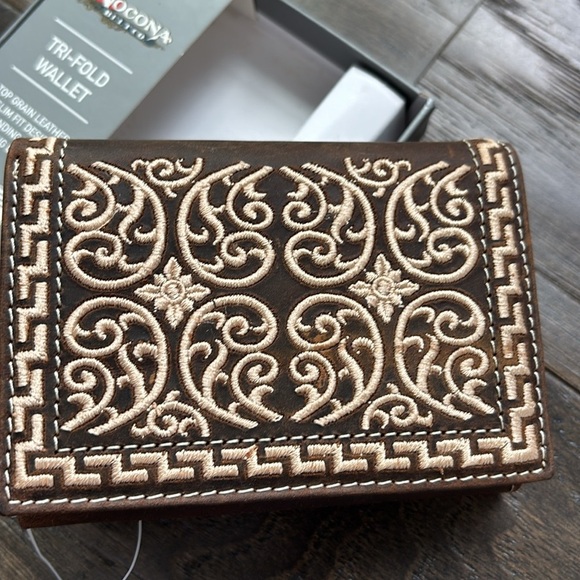 Nocona TriFold Leather slim fit wallet,ID/Card/bill holder, embroidered design - Picture 2 of 8